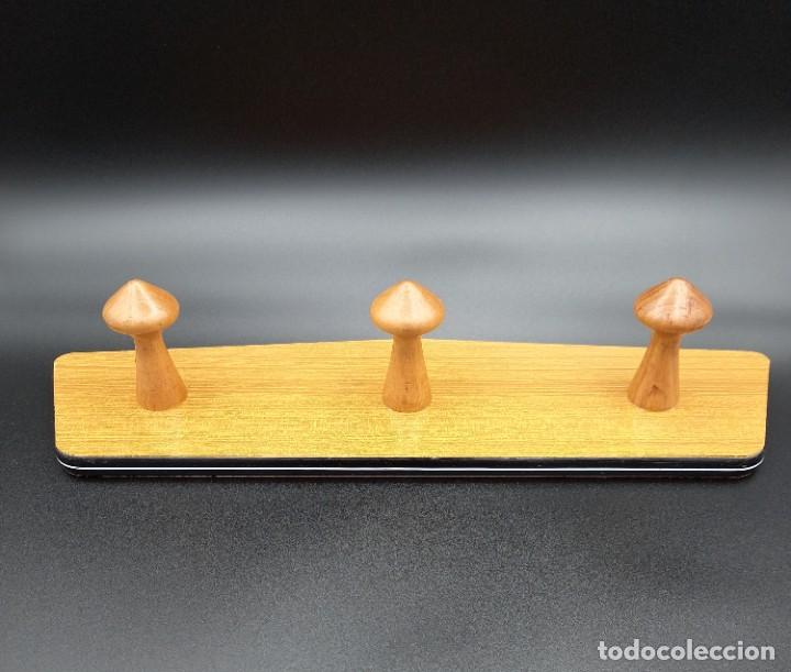 Vintage: Perchero de 3 perchas de formica - Foto 1