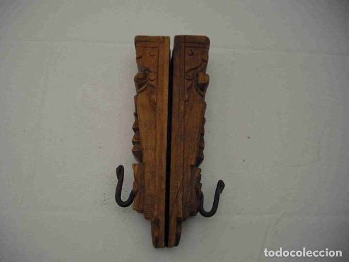 Vintage: PERCHA TALLADA MADERA PAREJA - Foto 1