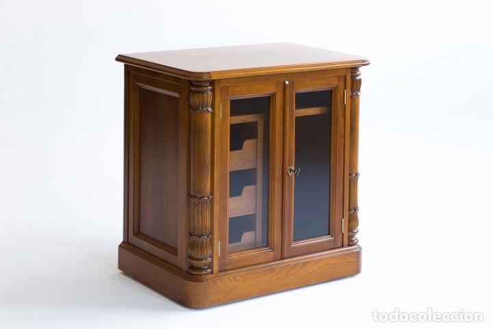 Vintage: MESA TV PUERTAS CON RUEDAS - Foto 1