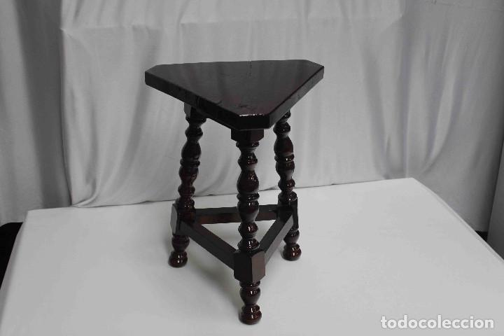 Vintage: TABURETE TRES PATAS MADERA 42 - Foto 1