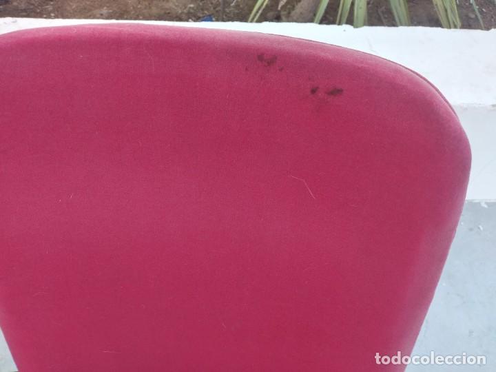 Vintage: Lote de 4 sillas de madera con tapizado rojo aterciopelado, vintage. - Foto 6 - 254591440