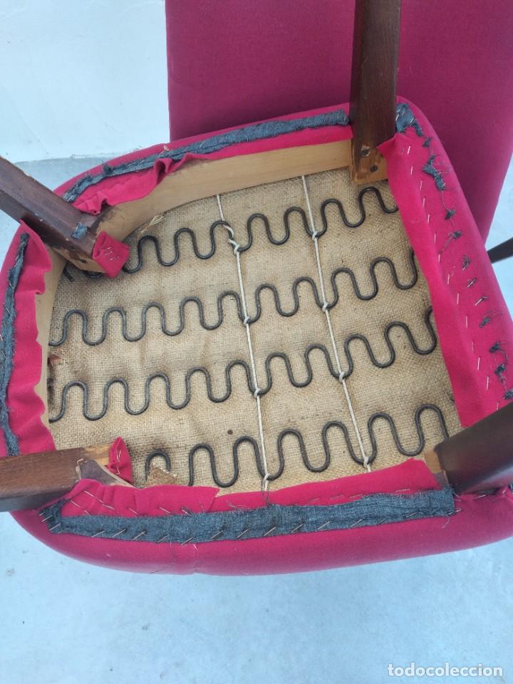 Vintage: Lote de 4 sillas de madera con tapizado rojo aterciopelado, vintage. - Foto 14 - 254591440