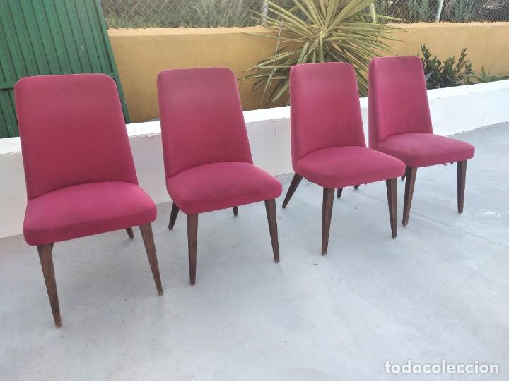 Vintage: Lote de 4 sillas de madera con tapizado rojo aterciopelado, vintage. - Foto 15 - 254591440