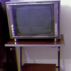 Vintage: MESA DE TELEVISION AÑOS 60-70. Lote 257556060