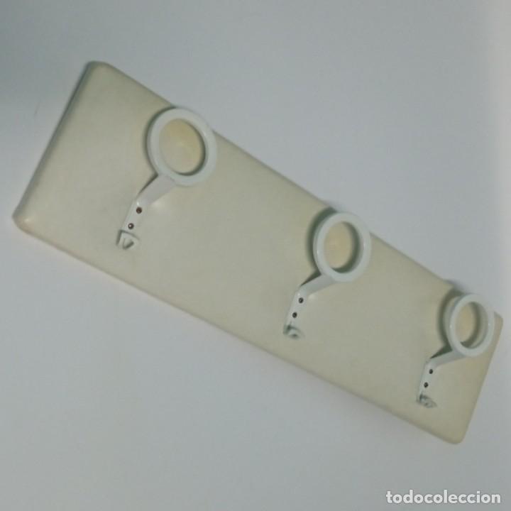 Vintage: COLGADOR TRES PERCHAS - Foto 2