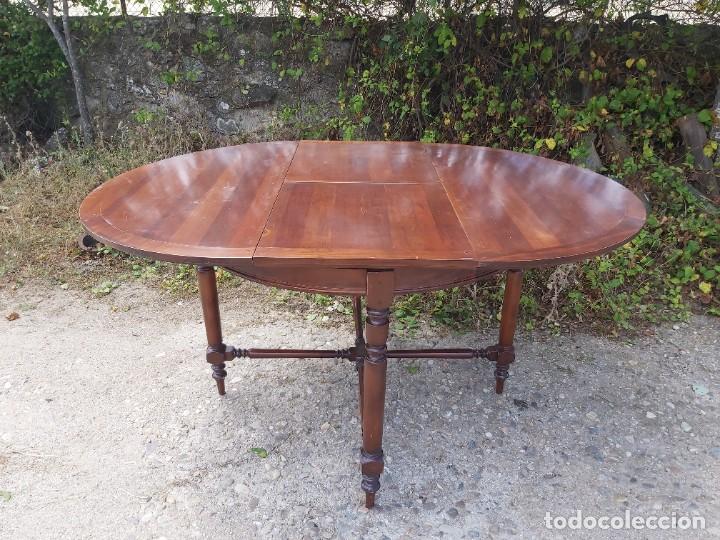 Vintage: Mesa extensible en madera de cerezo, de bonitas l&iacute;neas. - Foto 2