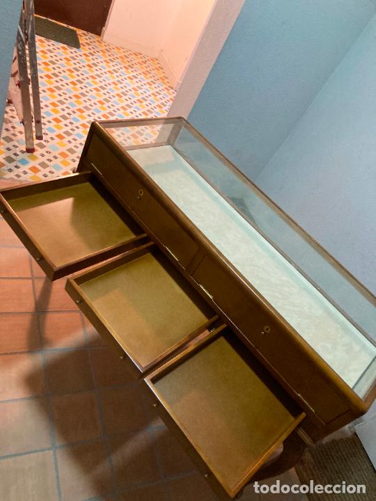 Vintage: Mesa con cristal expositor - Foto 4