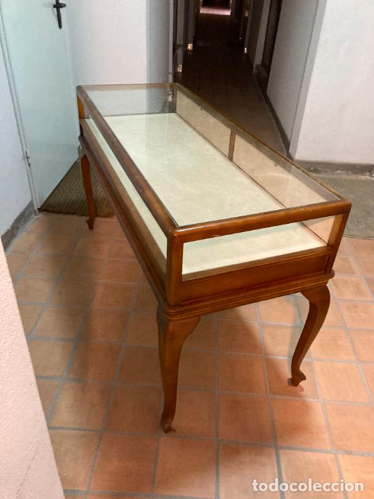 Vintage: Mesa con cristal expositor - Foto 6