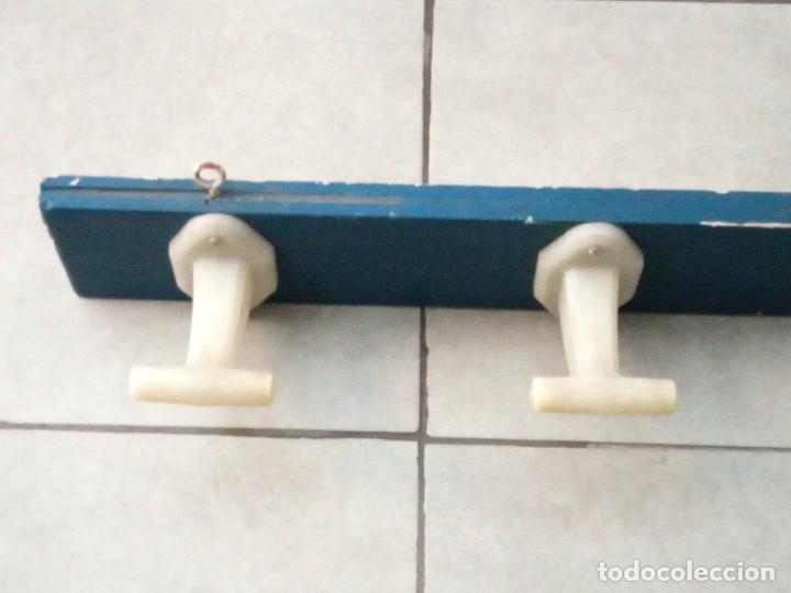 Vintage: Perchero 4 colgadores madera y pl&aacute;stico - Foto 7
