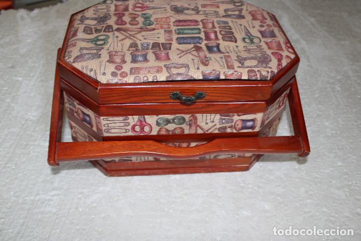 Vintage: costurero de madera forrado de tela - Foto 4