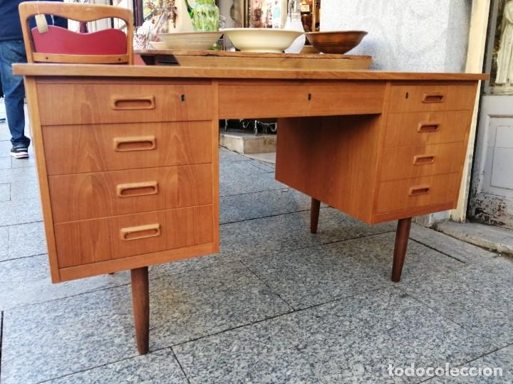Vintage: MESA SUECA A&Ntilde;OS 60 CON ESTAMPILLADO - Foto 1