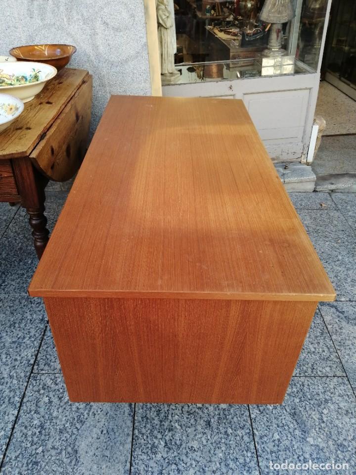 Vintage: MESA SUECA A&Ntilde;OS 60 CON ESTAMPILLADO - Foto 4