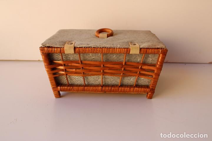 Vintage: caja costurero de mimbre - Foto 3
