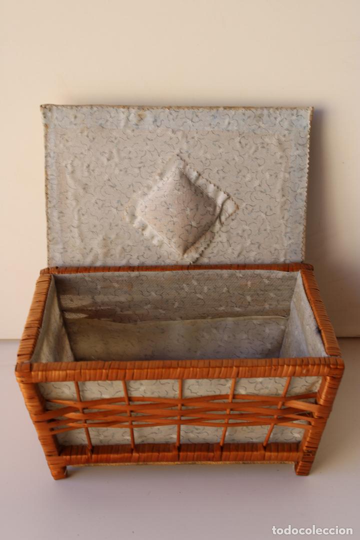 Vintage: caja costurero de mimbre - Foto 4