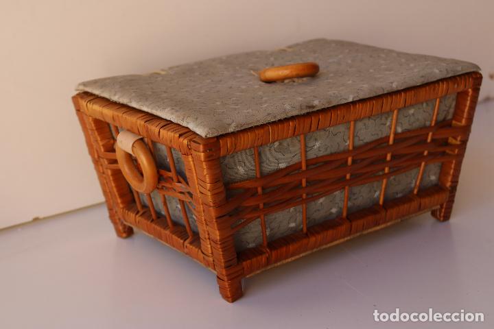 Vintage: caja costurero de mimbre - Foto 5