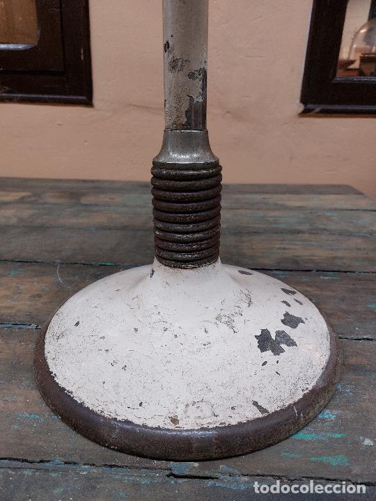 Vintage: TABURETE DE DENTISTA, CON MUELLE BASCULANTE. - Foto 2
