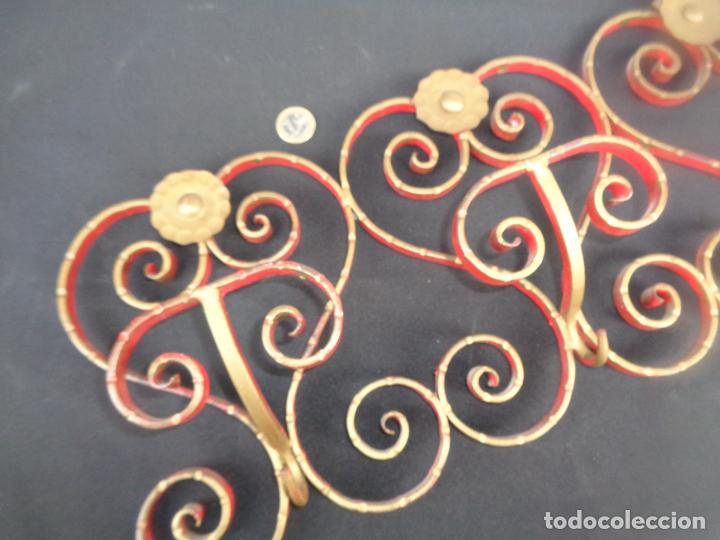 Vintage: PERCHA DE FORJA CON TRES POMOS - Foto 3