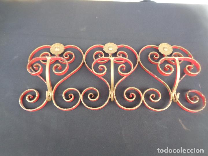 Vintage: PERCHA DE FORJA CON TRES POMOS - Foto 1