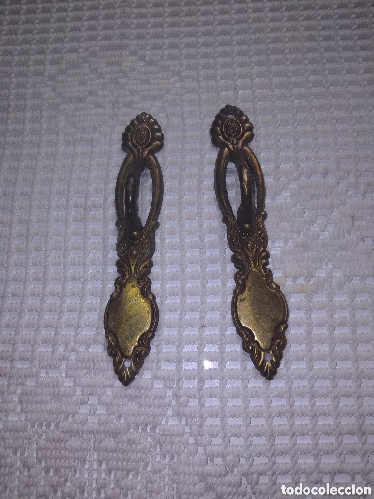 Vintage: DOS TIRADORES DE PUERTA DE MUEBLE. - Foto 1
