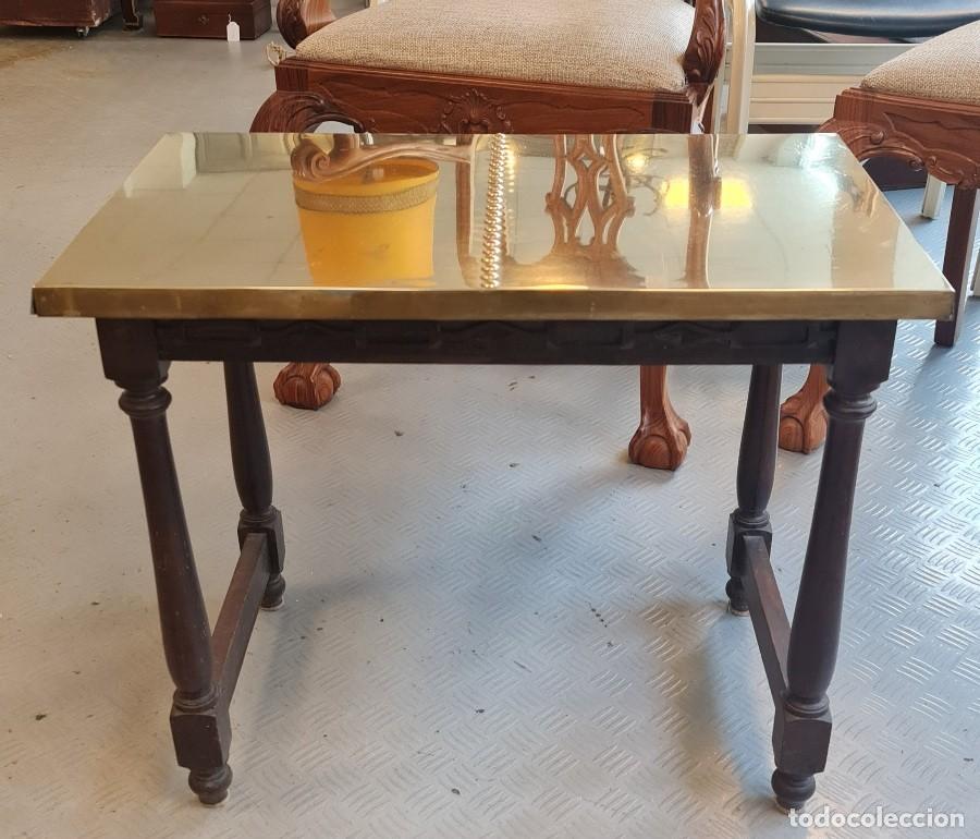 Vintage: Mesa de caf&eacute; con sobre de laton - Foto 1