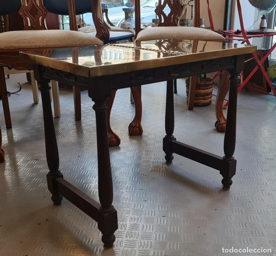 Vintage: Mesa de caf&eacute; con sobre de laton - Foto 2