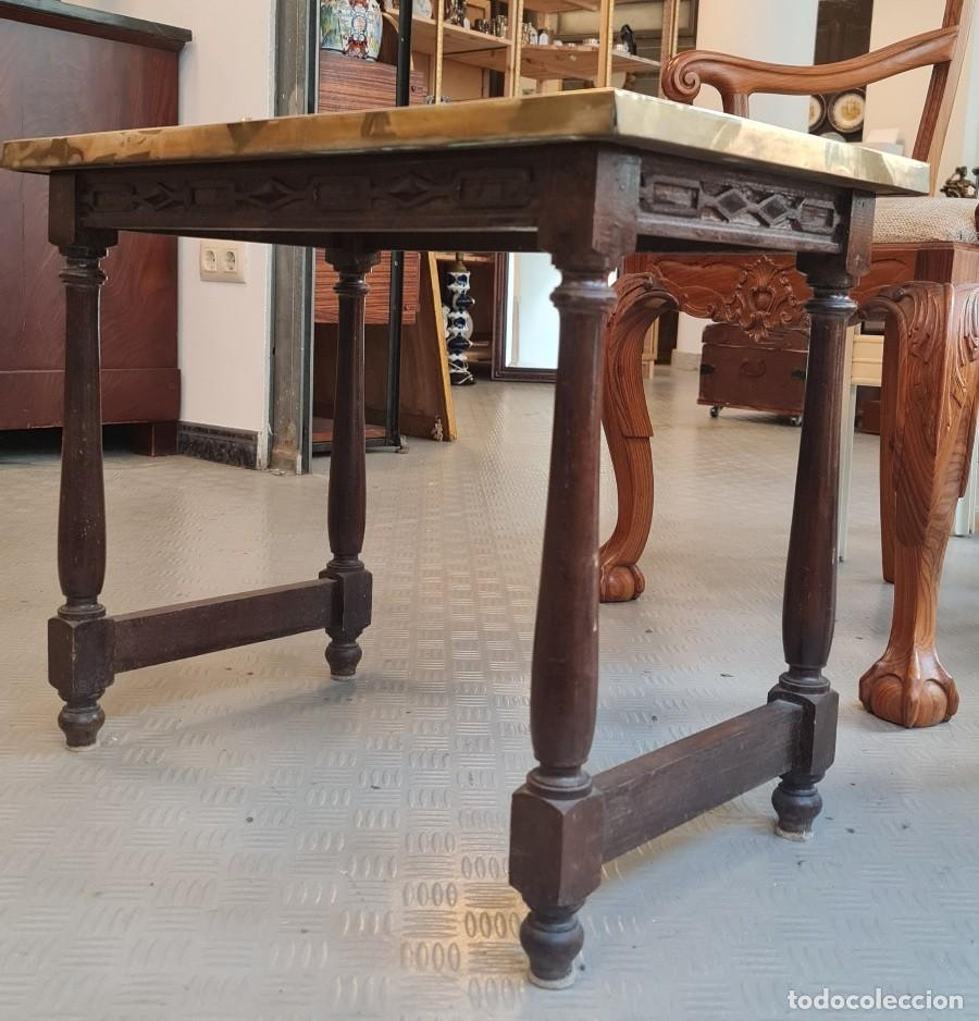Vintage: Mesa de caf&eacute; con sobre de laton - Foto 4