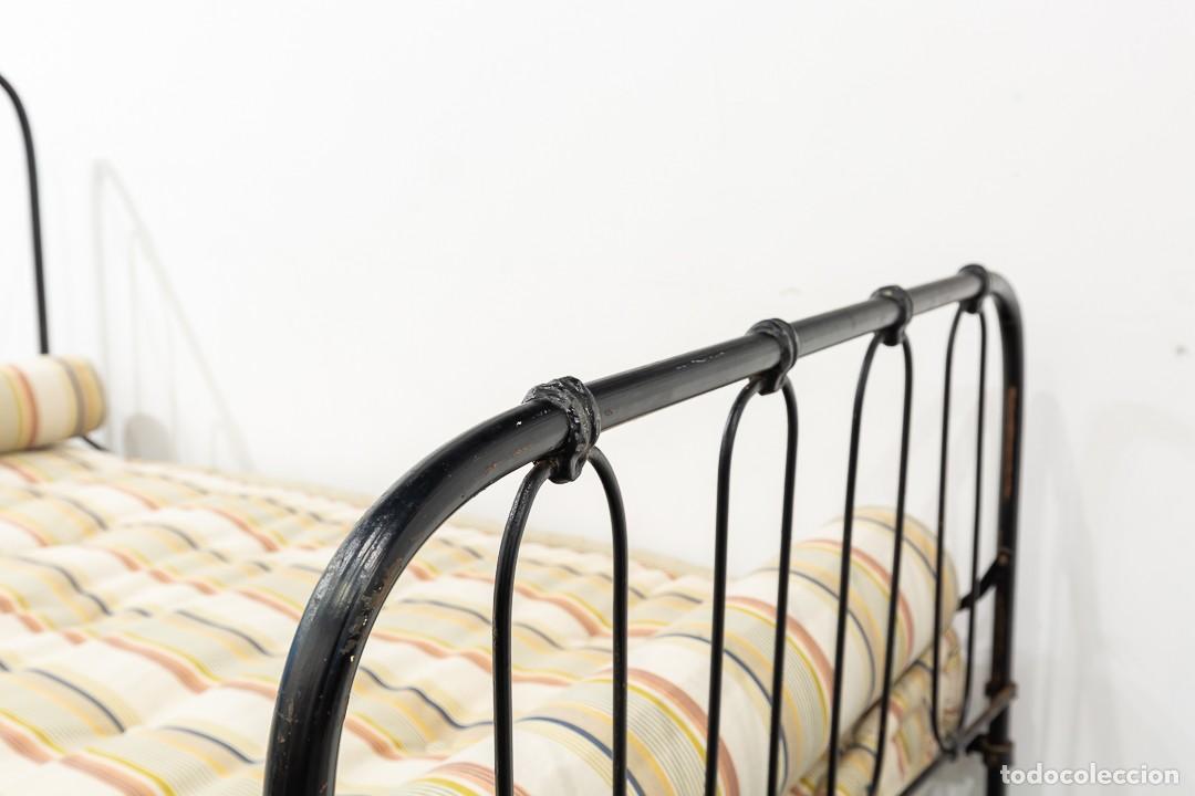 Vintage: Cama plegable en hierro vintage - Foto 3