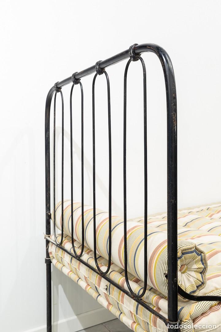 Vintage: Cama plegable en hierro vintage - Foto 4