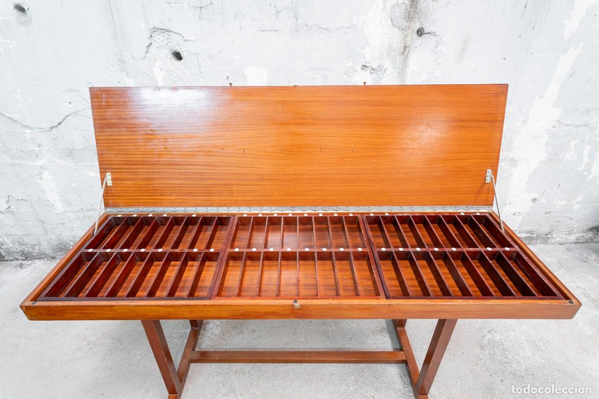 Vintage: Mesa rectangular con caj&oacute;n para colecci&oacute;n, s. XX - Foto 1