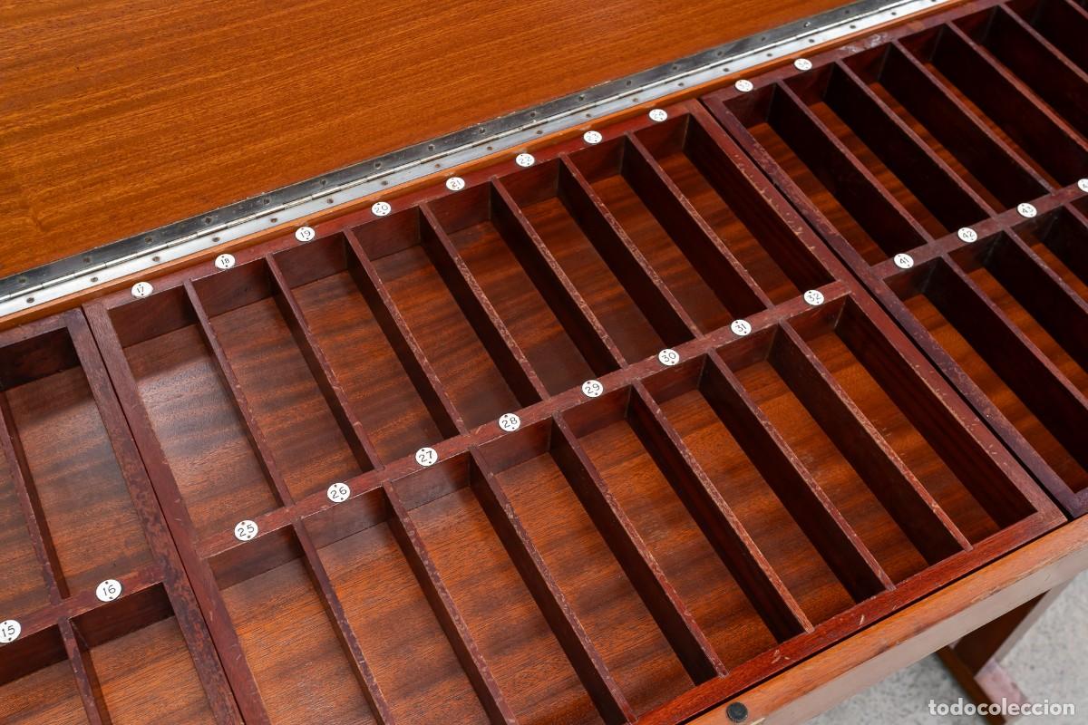 Vintage: Mesa rectangular con caj&oacute;n para colecci&oacute;n, s. XX - Foto 2