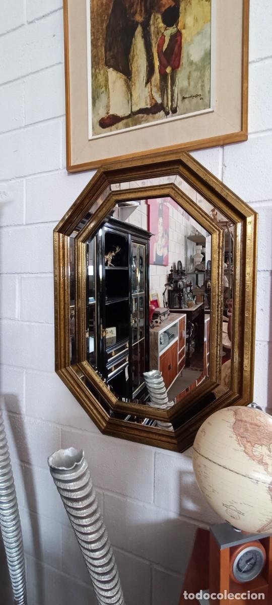 Vintage: ESPEJO OCTOGONAL DE MADERA Y LAT&Oacute;N. - Foto 1