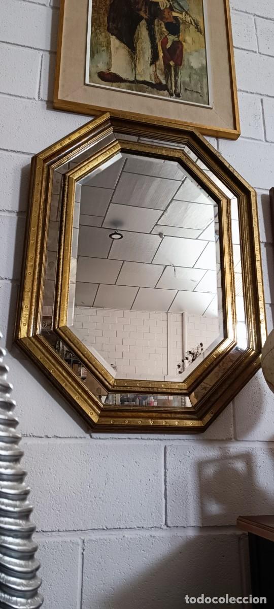 Vintage: ESPEJO OCTOGONAL DE MADERA Y LAT&Oacute;N. - Foto 3