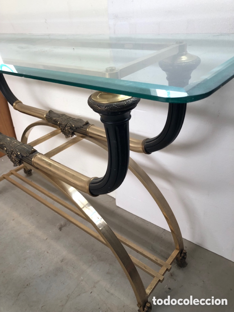 Vintage: Mesa de lat&oacute;n; n&aacute;car; bronce y cristal biselado - Foto 2