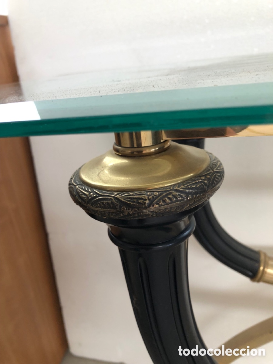 Vintage: Mesa de lat&oacute;n; n&aacute;car; bronce y cristal biselado - Foto 3