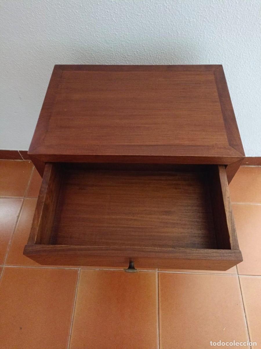 Vintage: MESA DE NOCHE DE TECA SEGUNDA DE DOS - Foto 4
