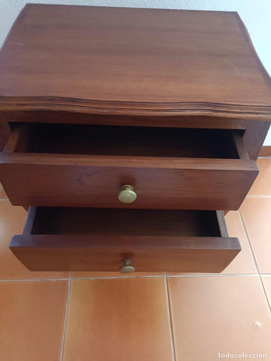 Vintage: MESA DE NOCHE DE TECA DOS CAJONES - Foto 4