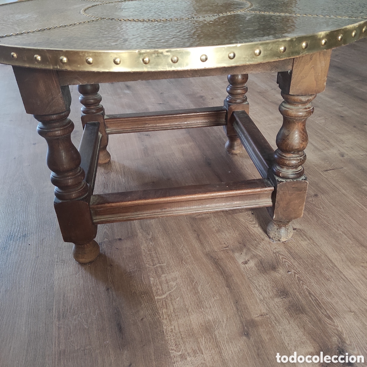 Vintage: Mesa con sobre de lat&oacute;n - Foto 1