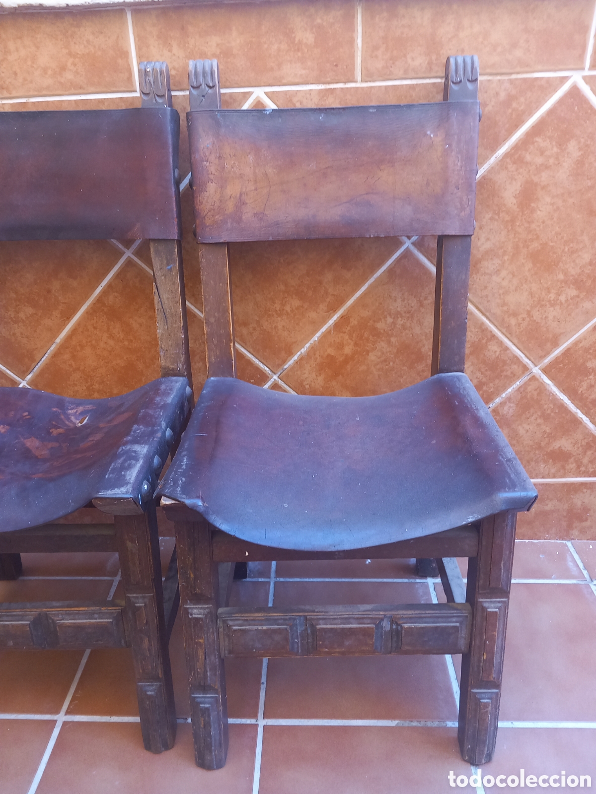 Vintage: Sillas de madera tallada. - Foto 1