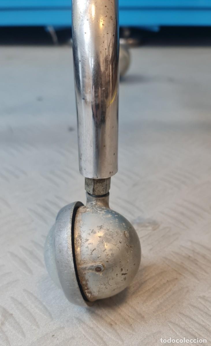 Vintage: Taburete de laboratorio con pies rodantes - Foto 3