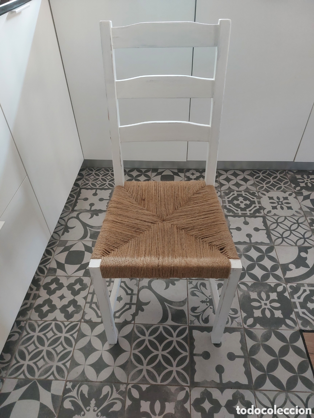 Vintage: Silla decapado en blanco, asiento de yute - Foto 1