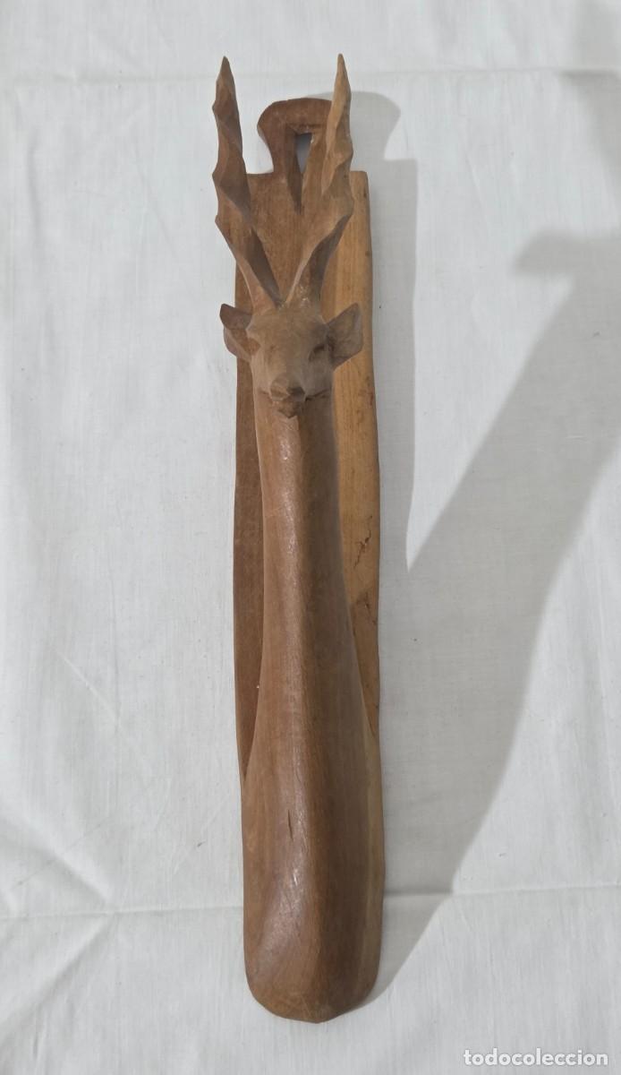 Vintage: Percha de madera tallada, ciervo - Foto 2