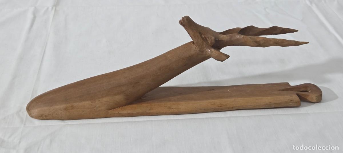 Vintage: Percha de madera tallada, ciervo - Foto 1