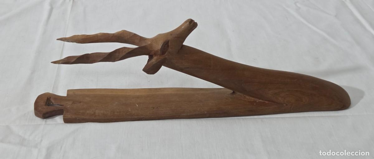 Vintage: Percha de madera tallada, ciervo - Foto 5