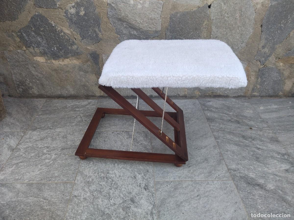 Vintage: Reposa pies de madera, plegable. - Foto 1