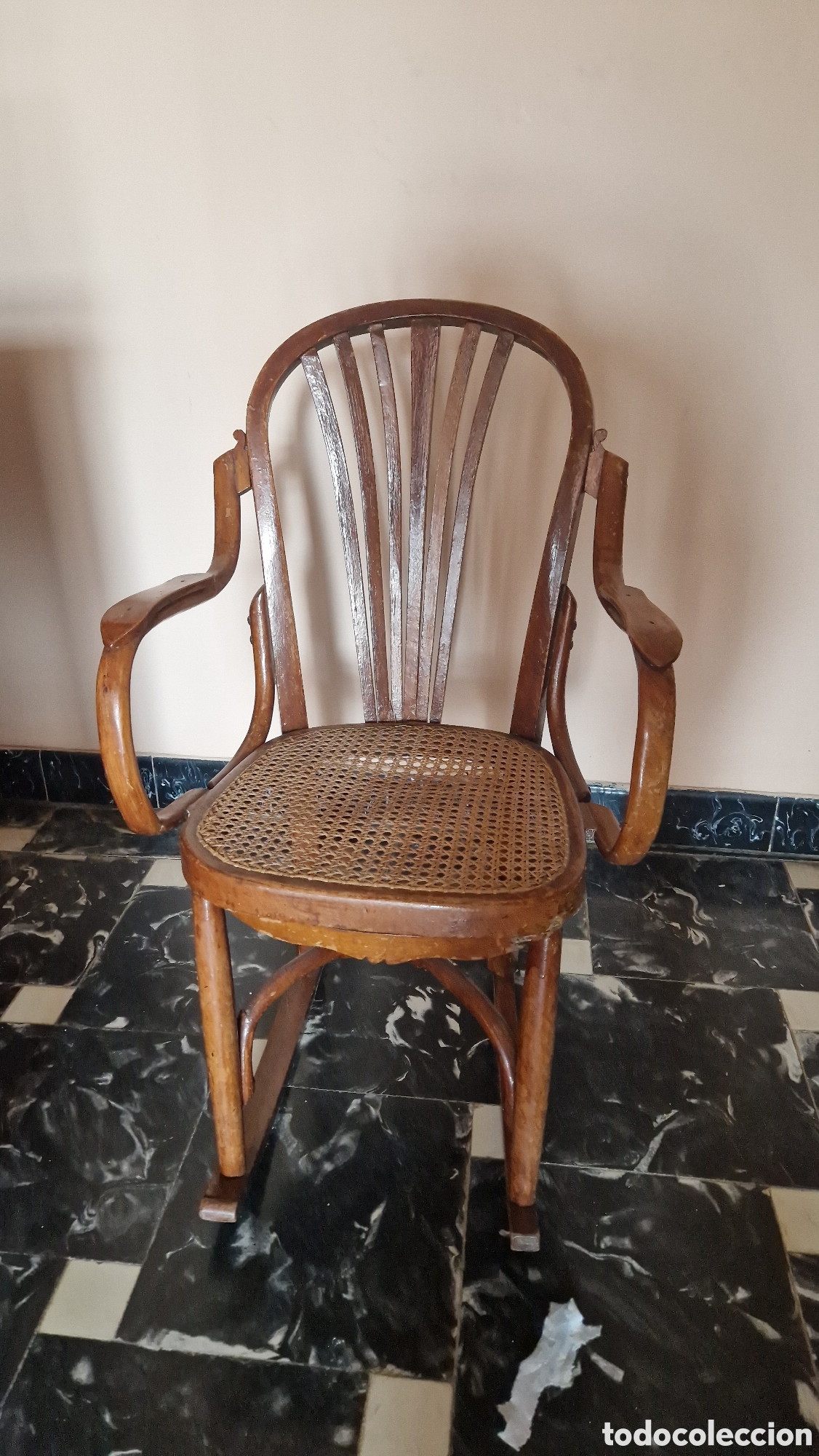 Vintage: Mecedora de madera antig&uuml;a vintage - Foto 1