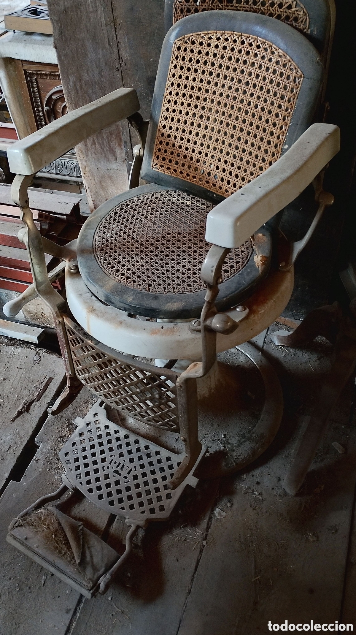 Vintage: Sill&oacute;n de barbero para restaurar - Foto 1