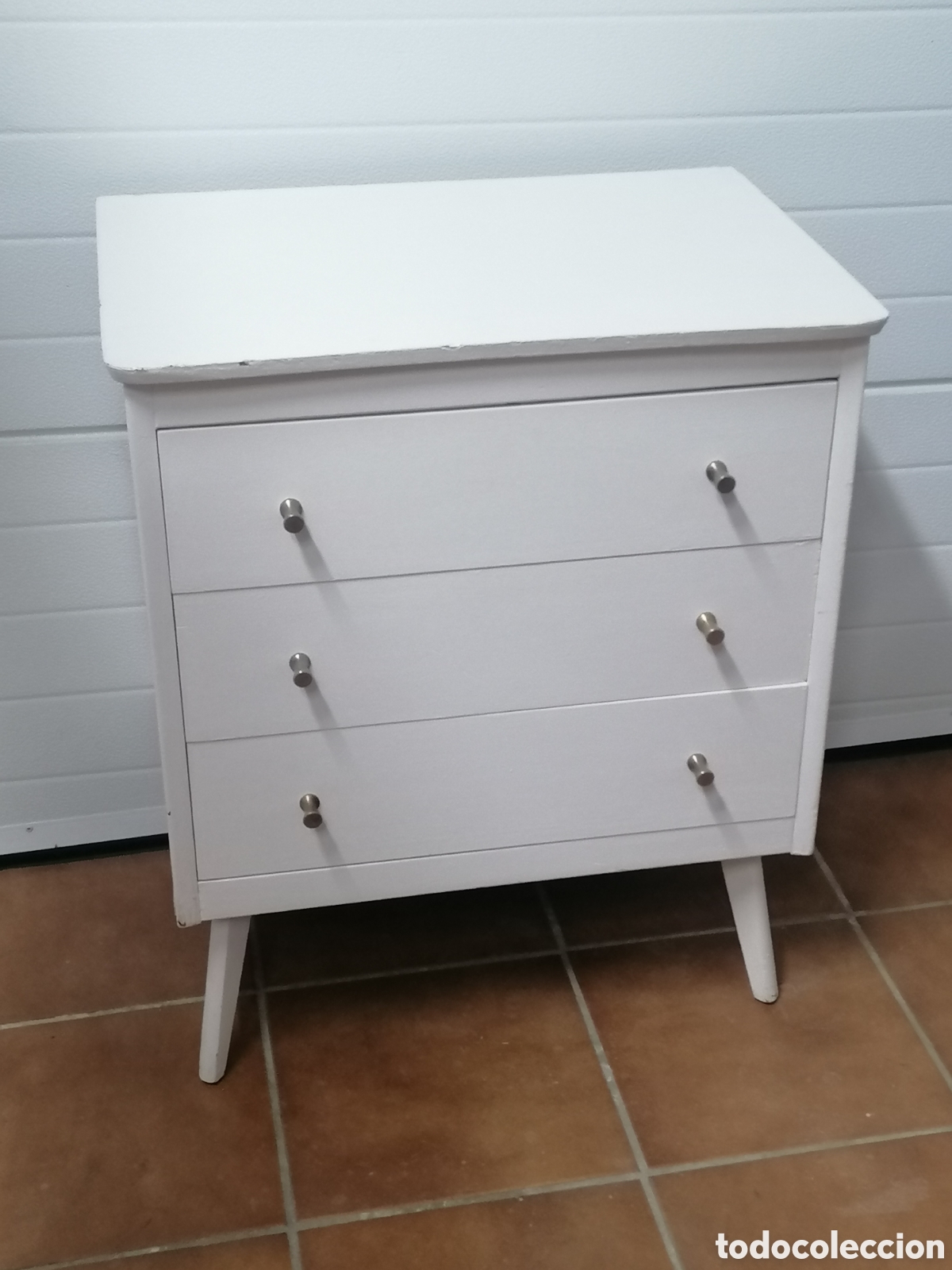 C&oacute;moda blanca mid century