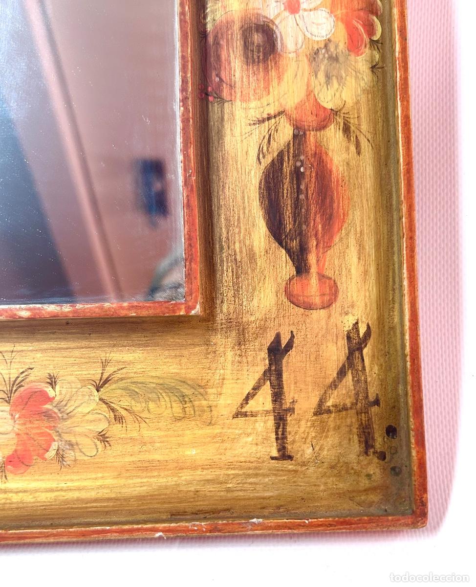 Vintage: Espejo semicircular en madera pintado a mano - Foto 5