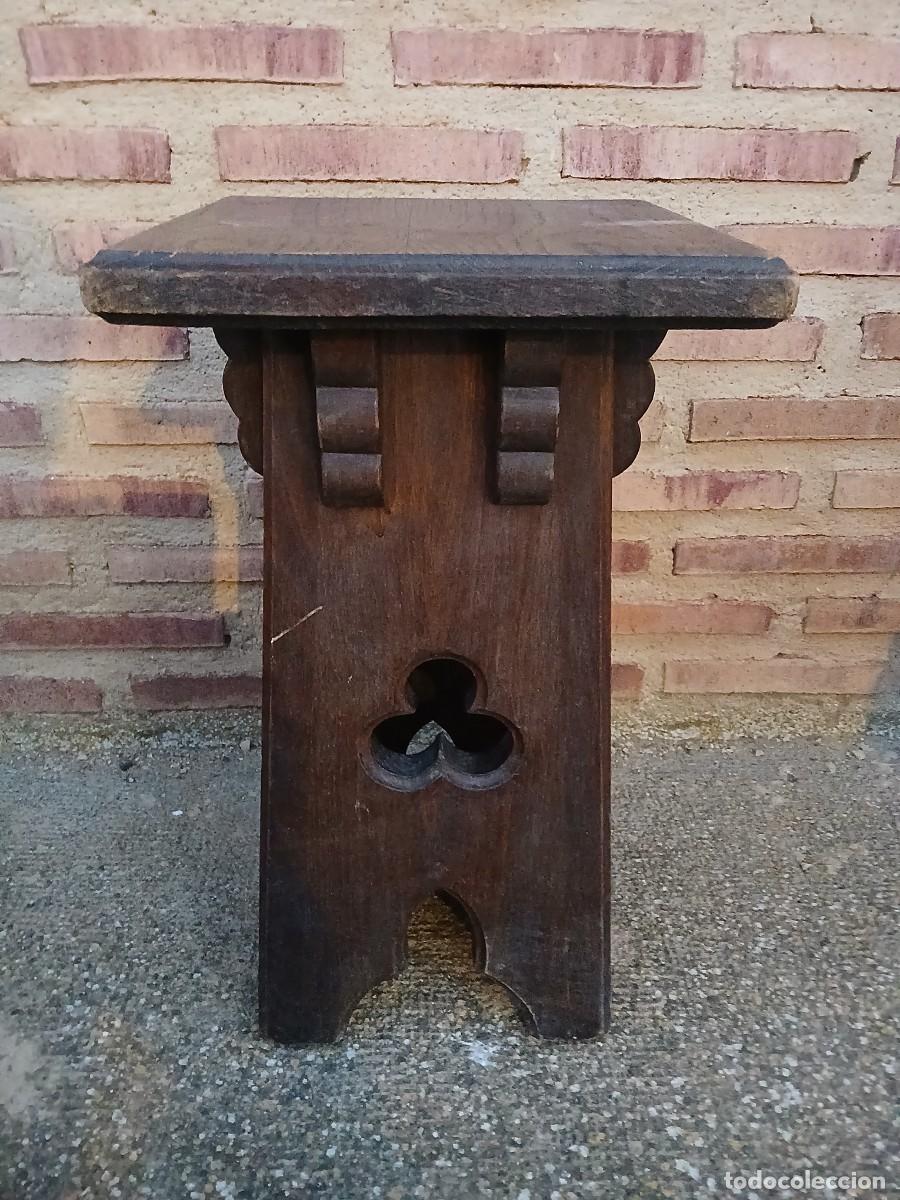 Vintage: Taburete banqueta en madera estilo g&oacute;tico - Foto 2