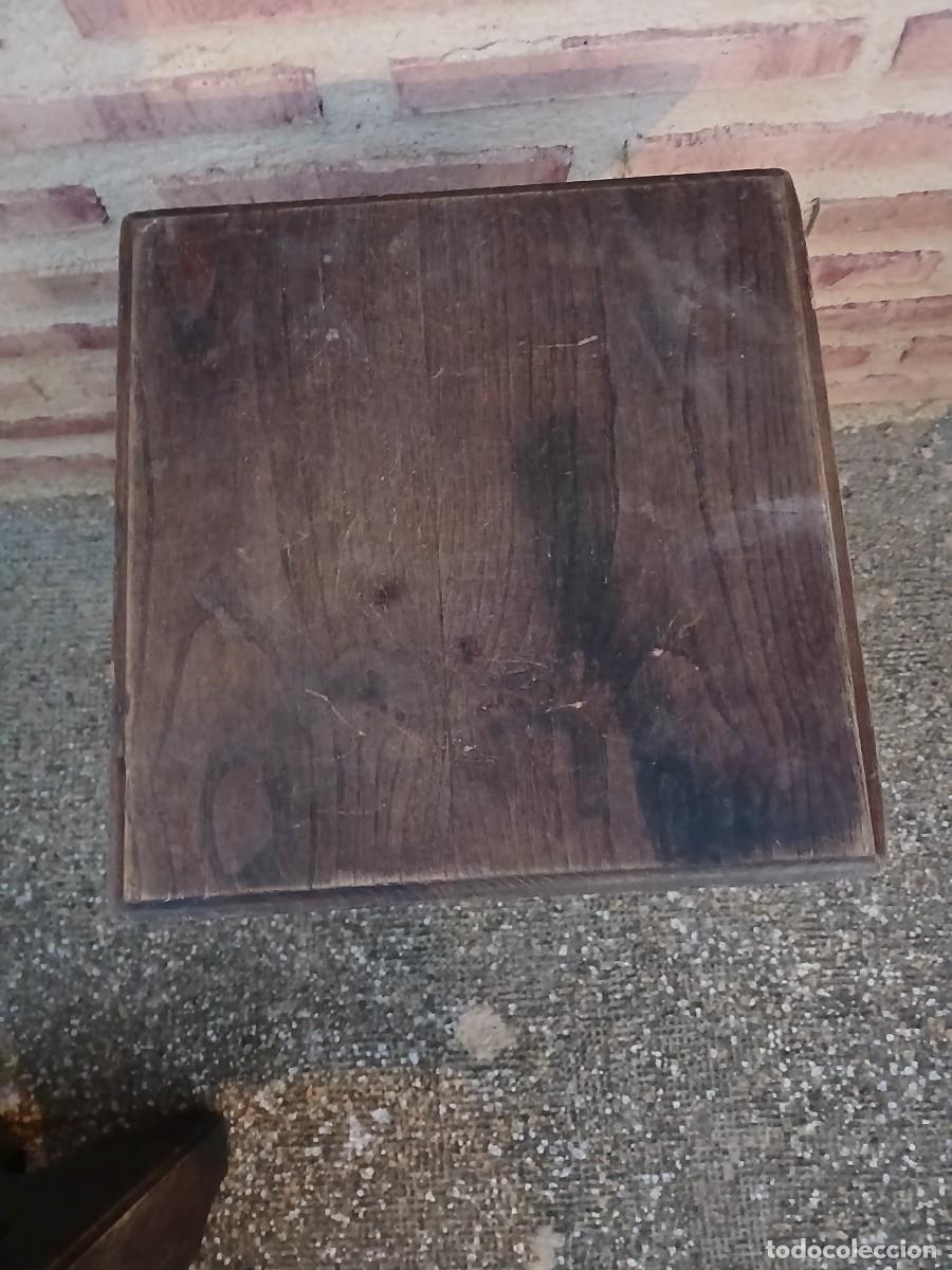 Vintage: Taburete banqueta en madera estilo g&oacute;tico - Foto 3